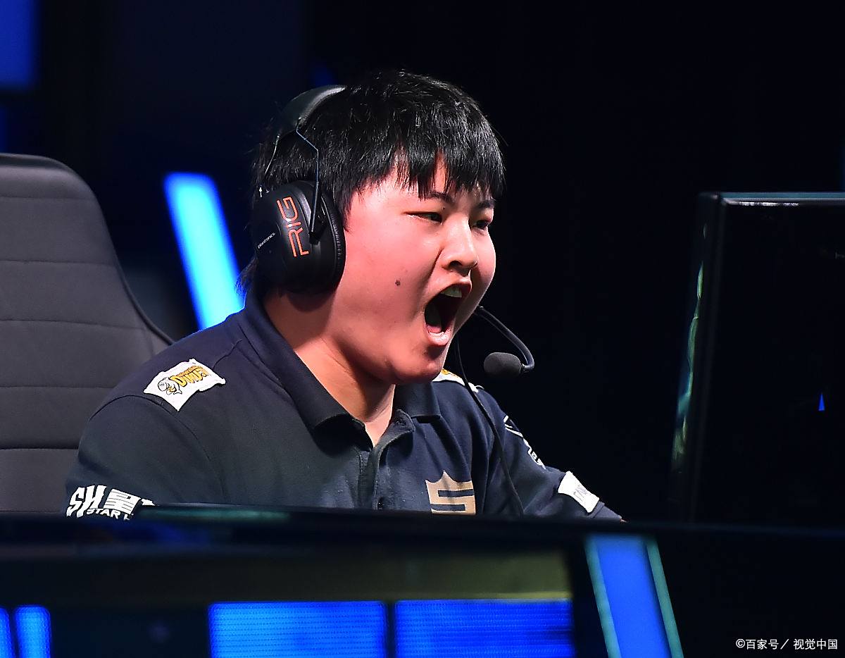 开云体育官网-Uzi在塞尔维亚队比赛中夺冠，最后时刻胜出引发热议！全场沸腾不已