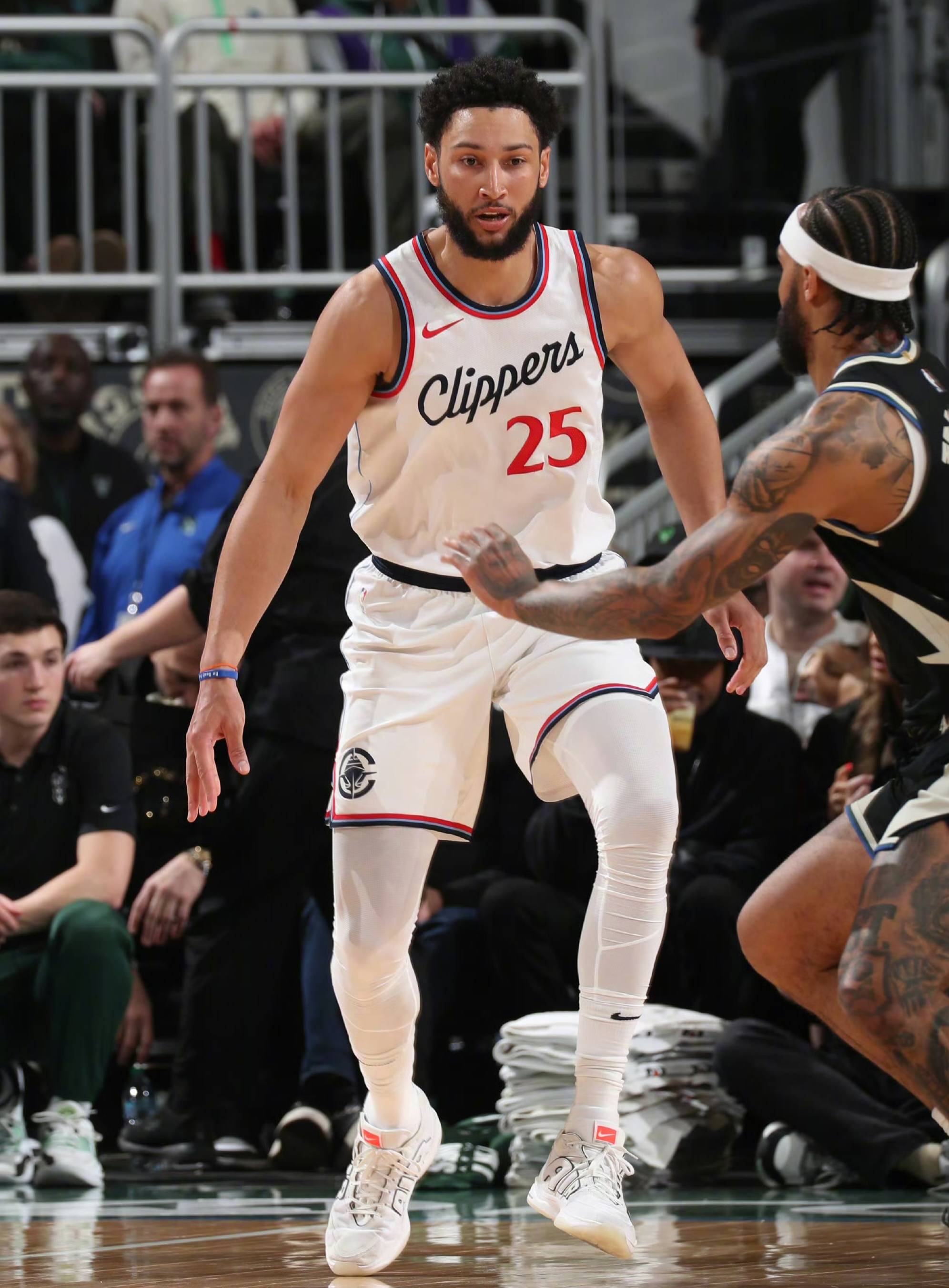 开云体育服务-包含NBA季后赛集结日走向成谜，洛杉矶快船更衣室发声，更衣室稳定，身体对抗强度拉满的词条