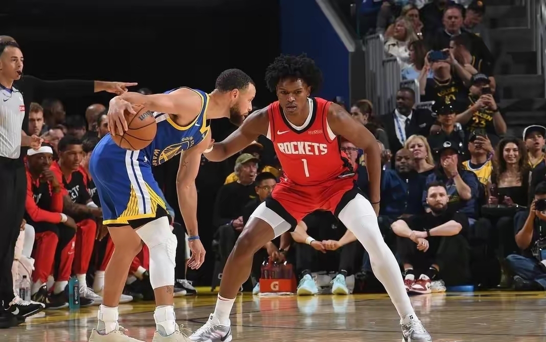 包含NBA季后赛集结日走向成谜，洛杉矶快船更衣室发声，更衣室稳定，身体对抗强度拉满的词条